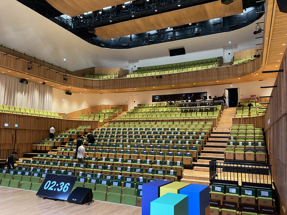 hall_si.jpg